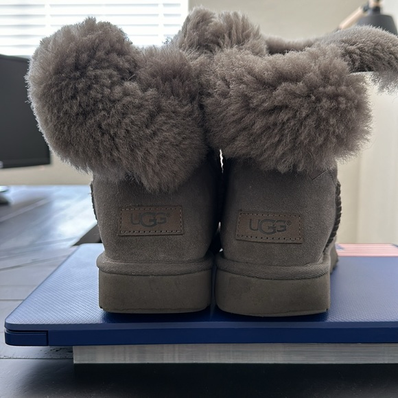 Charcoal Gray UGGS size 9 - Picture 4 of 6